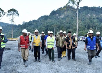 Fachrori Tinjau PLTA Batang Merangin Kerinci / foto: juanda ampar