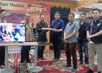 Sinsen "One Heart" Serahkan 3 Honda Beat Ke Konsumen Transmar/ foto: ist