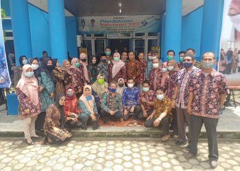 Usai Launching Pendataan BKKBN Muaro Jambi, Bupati Masnah Foto Bersama Dengan Jajaran Pegawai BKKBN Muaro Jambi