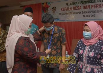 Bupati Masnah Buka  Pelatihan Pengelolaan Keuangan Desa Se Kecamatan Kumpeh Ulu