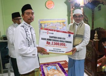 Bupati Anwar Sadat Menyerahkan Banuan/Doc.kominfo