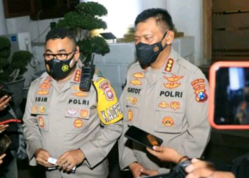 Kapolrestabes Surabaya Kombes Pol J.E. Isir bersama Kabid Humas Polda Jatim, Kombes Pol Gatot Repli, Dirnarkoba Polda Jatim, Kombes Pol Hanny Hidayat dan Kabid Propam Polda Jatim Kombes Pol Taufik Herdiansyah Zeinardi menggelar konperensi pers pada Jumat (30/4/2021) malam.