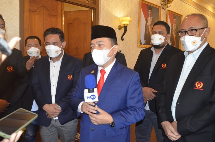 Al haris Gubernur Jambi saat diwawancarai (Foto: juanda)