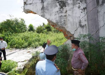 Al Haris Saat Meninjau Tembok Lapas Sarolangun yang Roboh