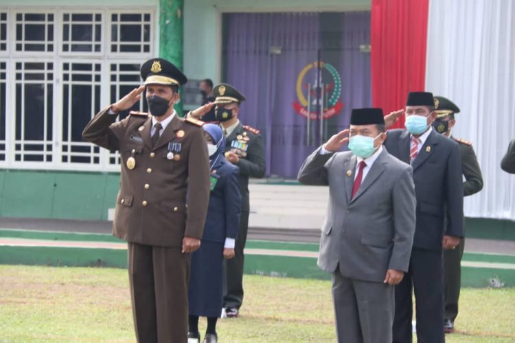 Gubernur Jambi Saat Menghadiri HUT TNI