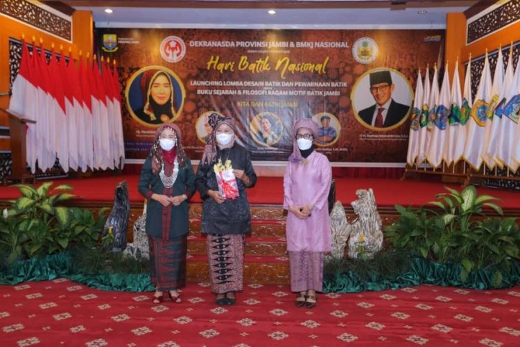 Hesti Haris (kanan)