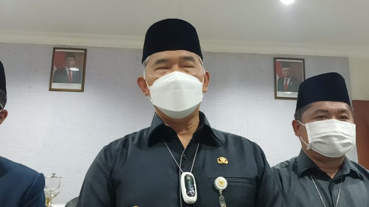 Walikota Jambi Syarif Fasha saat diwawancarai wartawan/Foto:Ichsan/ampar