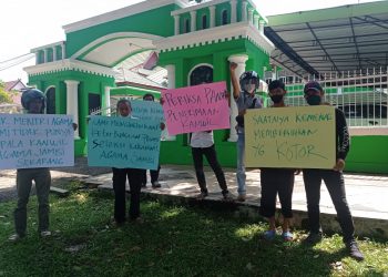 Aksi massa terkait dugaan praktik jual beli jabatan kursi Kakanwil Kemenag Jambi