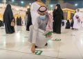 Arab Saudi Cabut Pembatasan: Stiker Jaga Jarak Dicopot; Salat Kembali Rapat. Minggu (17/10/2021). Sumber: Kumparan