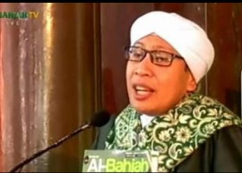 Buya Yahya memaparkan perihal keyakinan masyarakat akan ahli kubur yang pulang ke rumah malam malam jumat menangis meminta didoakan. /Tangkapan layar YouTube Al-Bahjah TV, Sumber: Kabarbanten