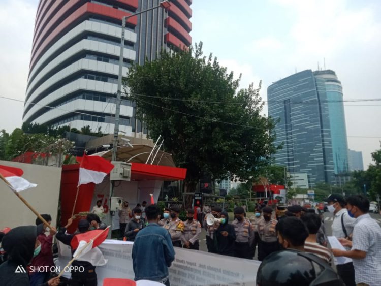 Aliansi mahasiswa jambi jakarta saat aksi di gedung KPK RI