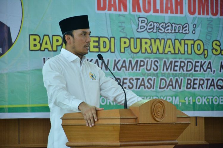 Edi Purwanto saat memberikan kulyah umum di Kampus STKIP Merngin