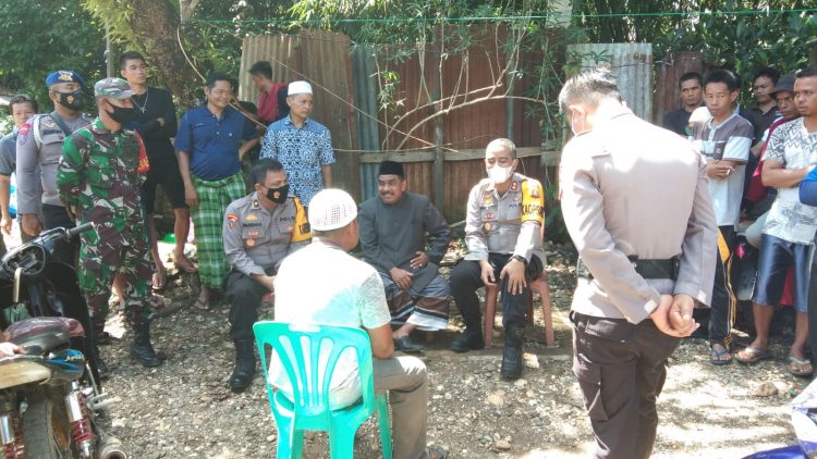 Kapolres Merangin AKBP Irwan Andy Purnamawan,SIK mengunjungi rumah duka korban terkaman harimau
