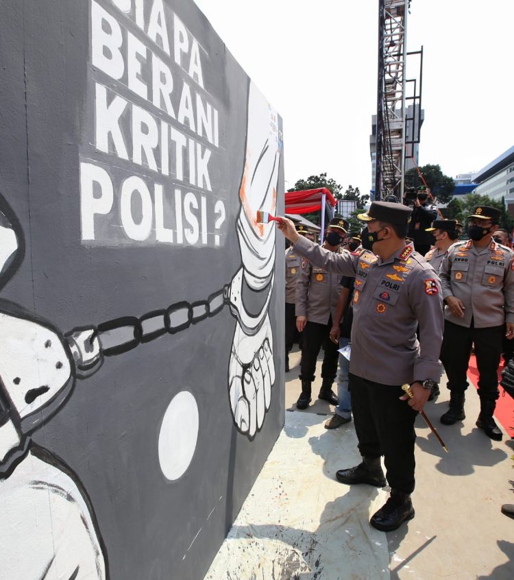 Kapolri Jenderal Listyo Sigit Prabowo secara resmi membuka Bhayangkara Mural Festival 2021