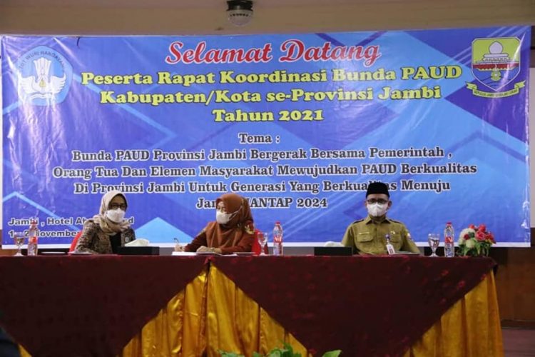 Hesti Al Haris (tengah)