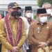 Gubernur Jambi AL Haris saat menyemabut Mentri PMK Muhadjir Efendy beserta rombongan tiba di bandara Sultan Thaha Saifuddin Jambi