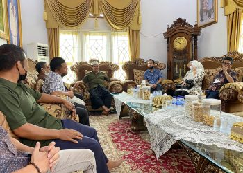 Suasan akrab silaturahmi pengurus PKM di kediaman Hasan Basri Agus (HBA)