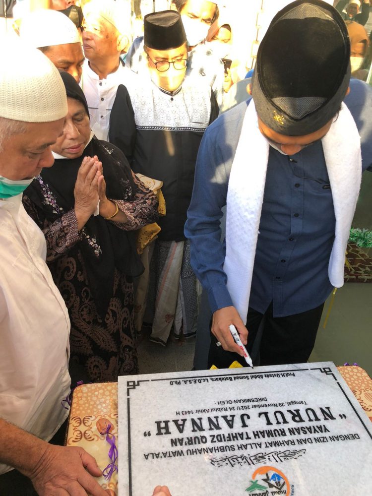 Ustadz Abdul Somad meresmikan yayasan rumah thafiz quran Kota Jambi/foto: Ichsan