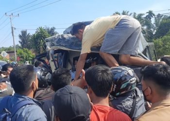 Bus lapas jambi tabrakan dengan bus transiginjai/Ist