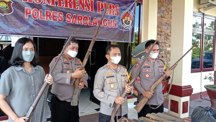 Konfrensi Pers terkait hasil Pengumpulan Senpi rakitan Ilegal jenis Kecepek dari Warga SAD di Wilayah Kabupaten Sarolangun,