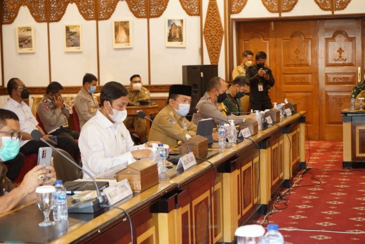 Gubernur Jambi Al Haris, memimpin rapat koordinasi solusi permasalahan mobilitas batu bara