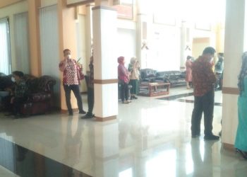 Suasana penyambutan gubernur Jambi AL Haris di Bandara Jambi