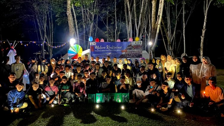 Himpunan Mahasiswa Sakti Alam Kerinci (HIMSAK) memperingati milad ke- 5 tahun di Taman Pemayung, Kabupaten Batanghari