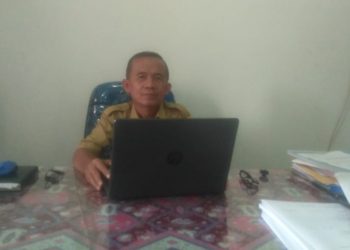 Triyono, Kepala Sekolah (Kepsek) Sekolah Luar Biasa Negeri (SLBN) Prof. Dr. Sri Soedewi Masjchun Sofwan Jambi saat diwawancarai diruang kerjanya/ Foto: Ichsan