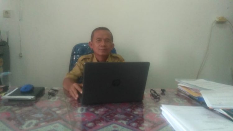 Triyono, Kepala Sekolah (Kepsek) Sekolah Luar Biasa Negeri (SLBN) Prof. Dr. Sri Soedewi Masjchun Sofwan Jambi saat diwawancarai diruang kerjanya/ Foto: Ichsan