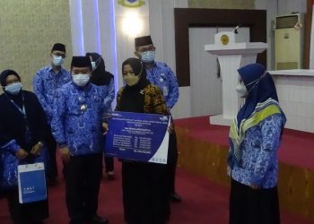 Gubernur Jambi Al HAris (tiga dari kanan)/ist
