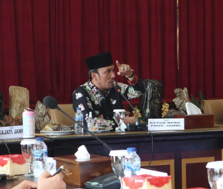 Edi Purwanto Ketua DPRD Provinsi Jambi saat Rapat Forkopimda, Senin (13/12/2021) / Foto: doc.ist