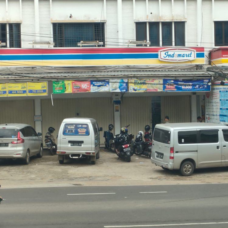 Indomaret di Jambi Dibobol maling (Foto: Ihsan ampar)