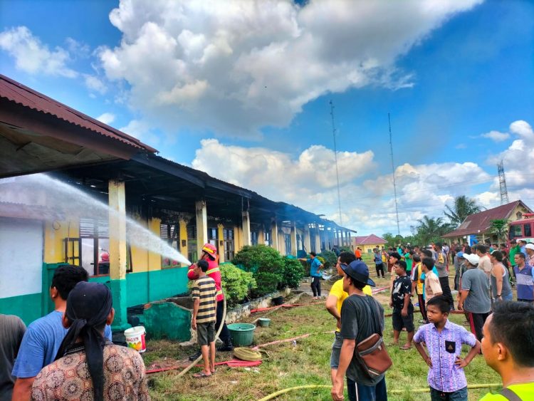 Pondok Pesantren (Ponpes) Nidaul Qur'an hangus terbakar, Sabtu (11/12) / Foto: ichsan