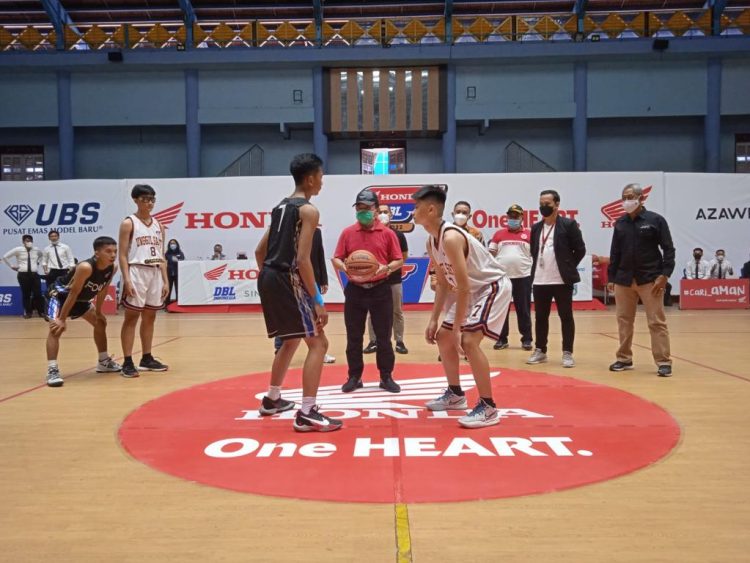 Al Haris Buka kompetisi Developmental Basketball League (DBL) 2021-2022 Jambi Series (foto: doc/pemprov)