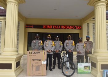 Sukses Genjot Vaksinasi, Personel Polres Merangin Diapresiasi juga Terima Hadiah (Foto: doc. @humas)