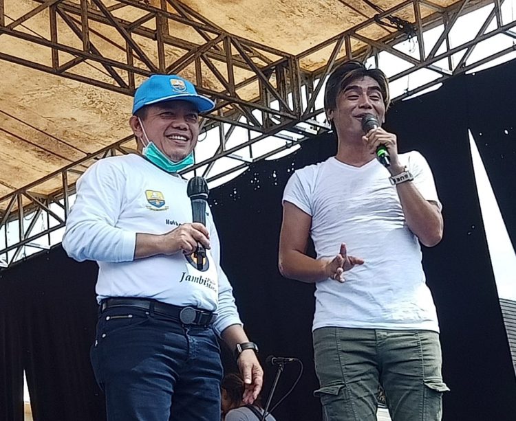 Charly Van Houten Hibur Rakyat Jambi (Foto: Juanda)