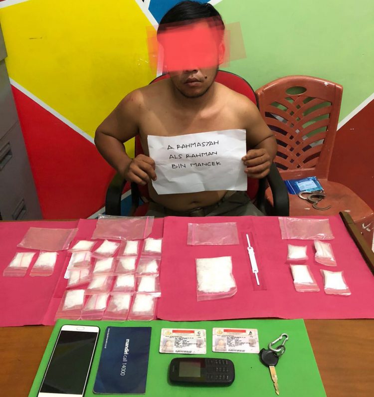 A. Rahmasyah (20) pengedar Narkotika jenis Sabu diberi hadiah timah panas dibagian kaki sebelah kiri oleh Badan Narkotika Nasional Provinsi (BNNP) Jambi karena melawan saat akan ditangkap/ AMPAR