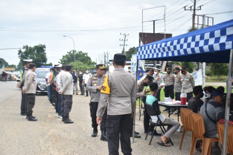 Srikandi Polres Merangin Berikan Himbauan Vaksinasi dan Prokes/ ist