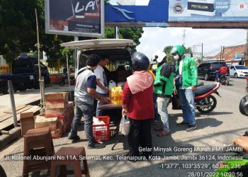 Operasi Pasar, Dishanpan Jambi Mampu Jual Ratusan Liter Minyak Goreng Harga Rp.14.000 Ribu/kg/ AMPAR