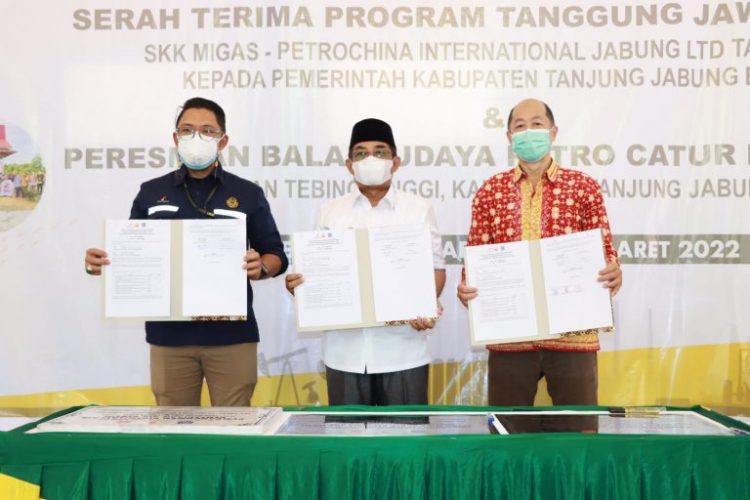 Hadiri Serah Terima Program Tanggung Jawab Sosial, Anwar Sadat: Pentingnya Membangun Rasa Cinta Tanjabbarat/ ist