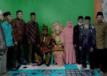 Sekda Batanghari Hadiri Pernikahan Anak Tumenggung SAD/ ist