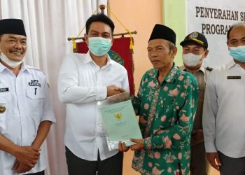 Bupati Fadhil Hadiri Penyerahan Sertifikat Program PTSL/ IST