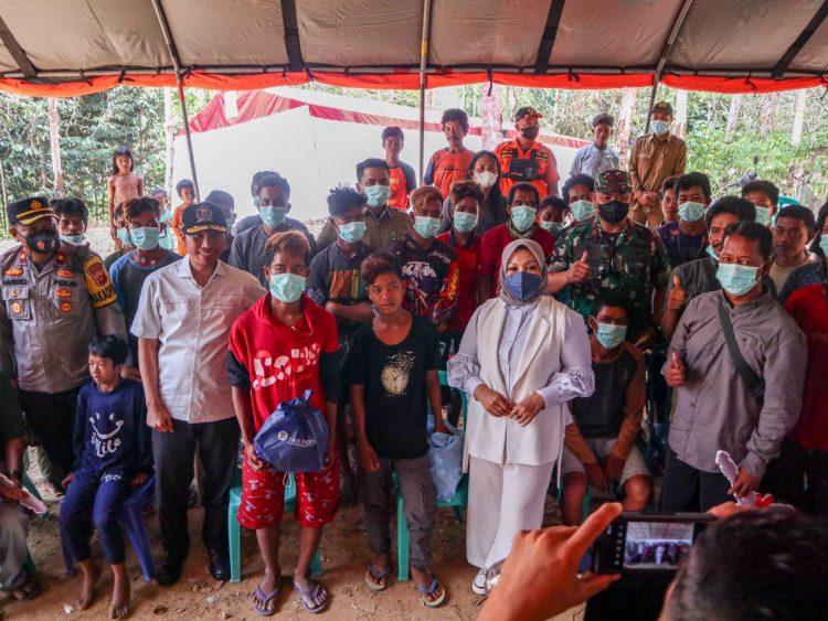 Ketua DPRD Edi Purwanto Kunjungi Orang Rimba di Dusun Sungai Terab, Ini yang Dilakukannnya/ ist