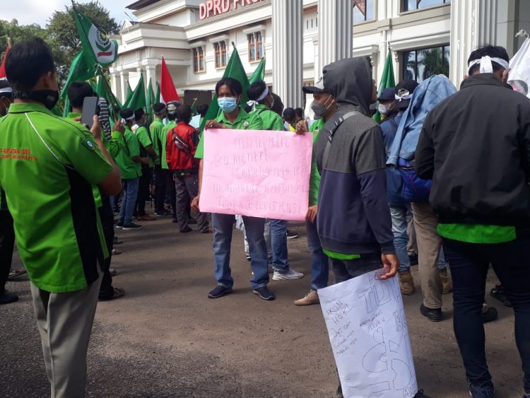 Buruh di Jambi Aksi Tolak Permenaker Pencairan JHT/ AMPAR