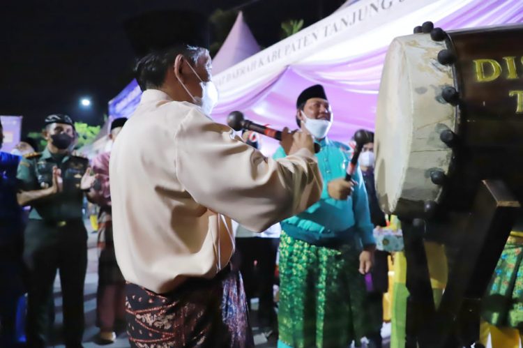 Wagub Hairan Dampingi Wagub Jambi Buka Festival Arakan Sahur