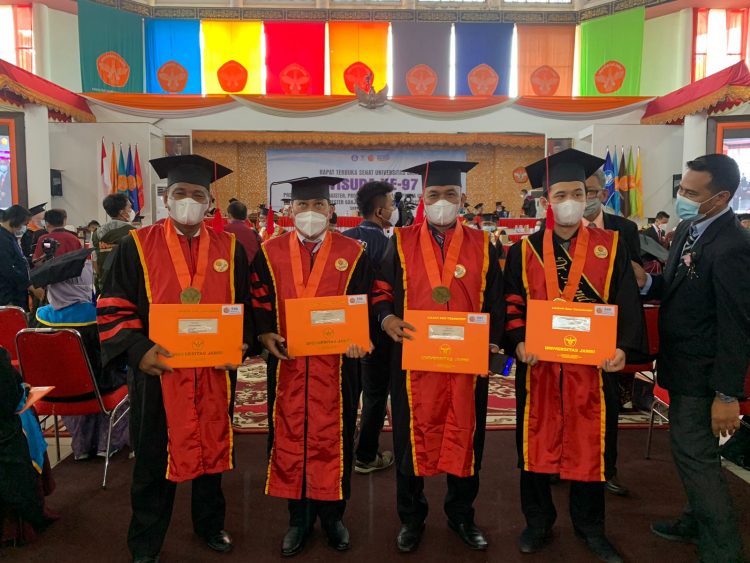 Sekwan Muaro Jambi Ahmad Ridwan Resmi Bergelar Doktor