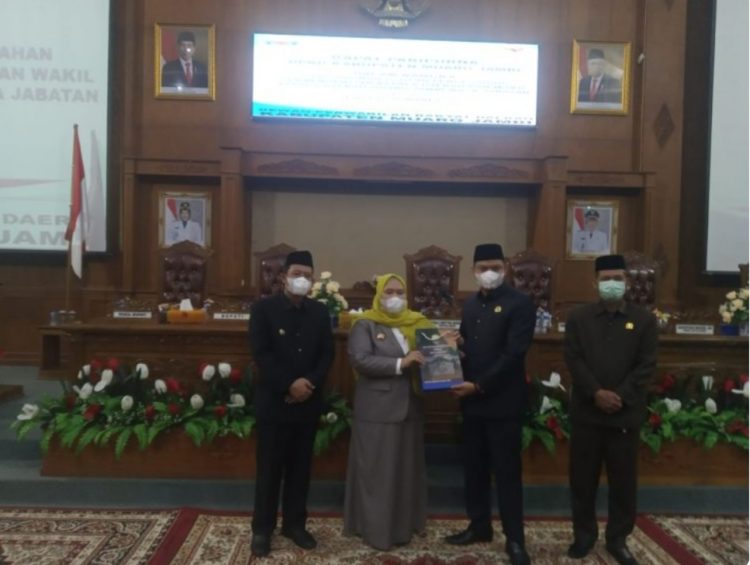 DPRD Muarojambi Gelar Rapat Paripurna Penyampaian LKPJ Bupati