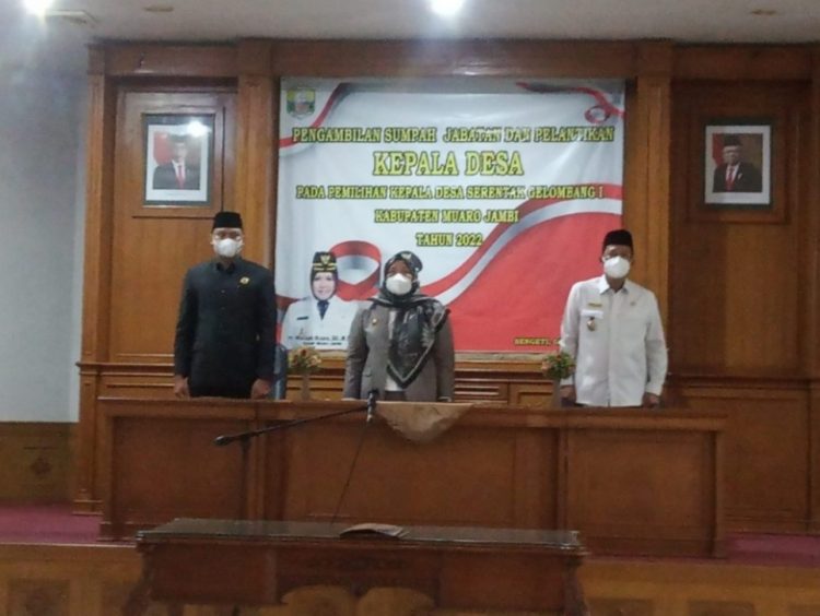 Ketua DPRD Muaro Jambi Hadiri Acara Pengambilan Sumpah Jabatan 54 Kades Terpilih