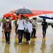 Cuaca hujan menyambut Presiden Joko Widodo dan Ibu Iriana Joko Widodo saat tiba di Bandar Udara Sultan Thaha Saifuddin, Kota Jambi sekitar pukul 08.00 WIB. Di tangga pesawat, Presiden dan Ibu Iriana disambut Gubernur Jambi Al Haris, Pangdam II/Sriwijaya Mayjen TNI Agus Suhardi, Kapolda Jambi, Irjen Pol A. Rachmad Wibowo.  (Foto: Laily Rachev - Biro Pers Sekretariat Presiden)