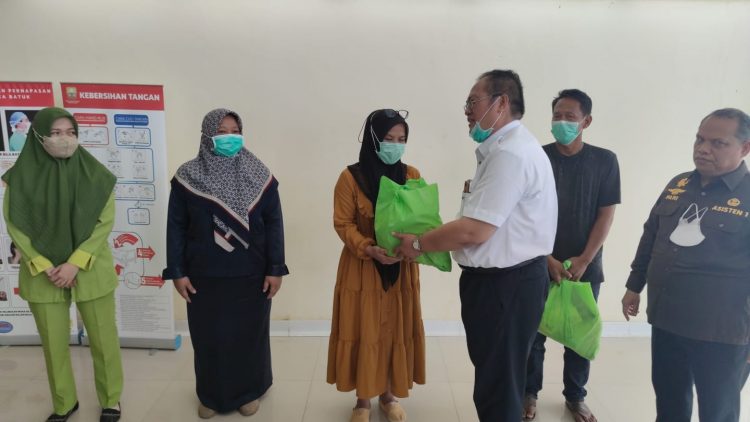 Sambut  Ramadhan, RSUD Raden Mattaher Bagikan 740 Paket Sembako Kepada Honorer dan Pasien Kelas III